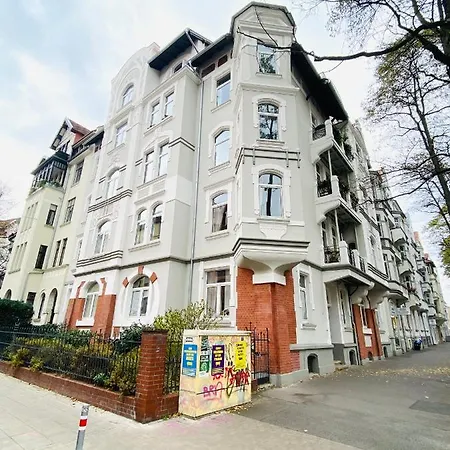 List 2 Bedroom Away From Hannover