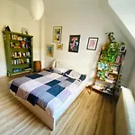 List 2 Bedroom Away From * Hanovre