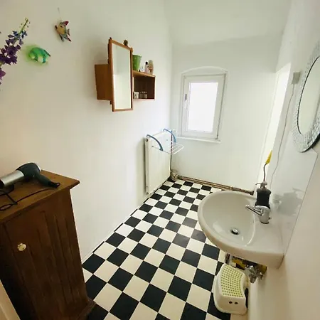 Daire List 2 Bedroom Away From *