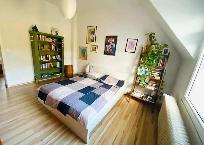 List 2 Bedroom Away From * Hannover